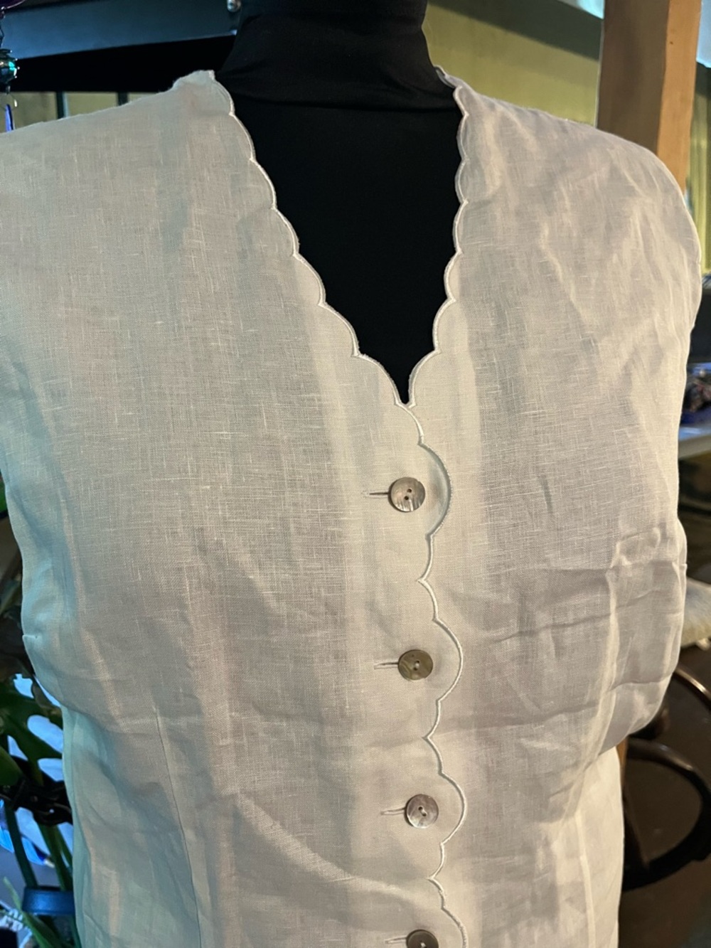 Talbots Cream Scalloped Linen Button-Front Shell - Picture 3 of 6